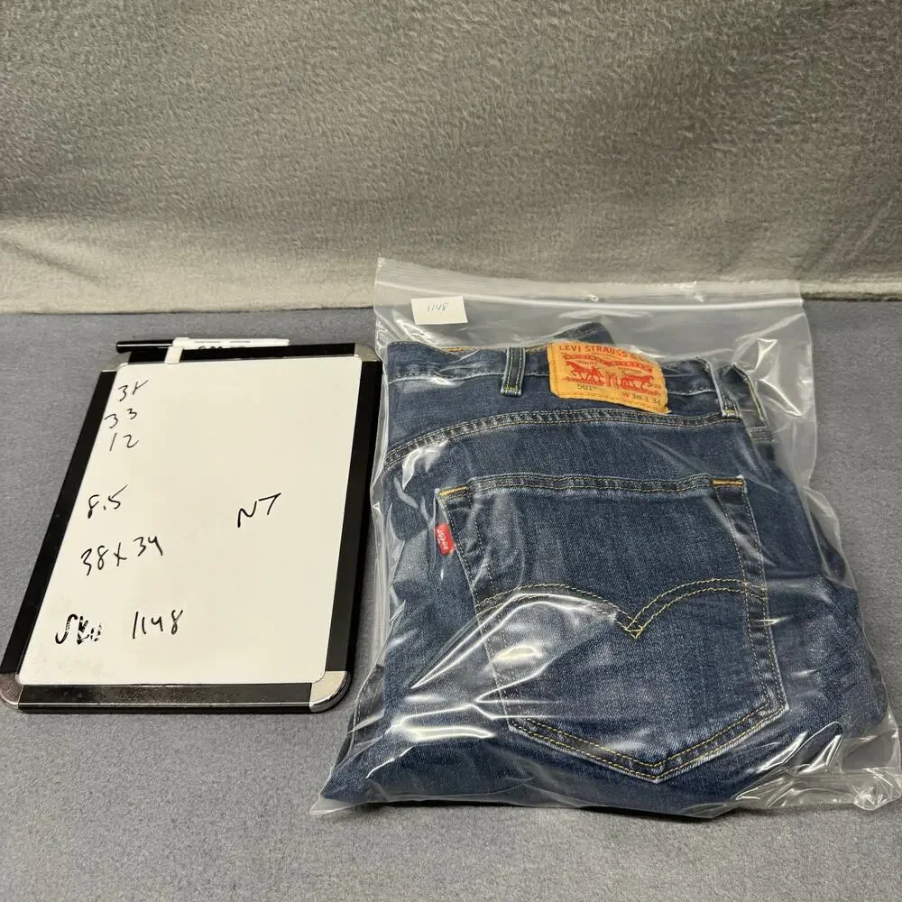 Levi's 501 Jeans Mens 38x34 (38x33 ACTUAL) Button Fly Blue Denim Straight‎ Fit